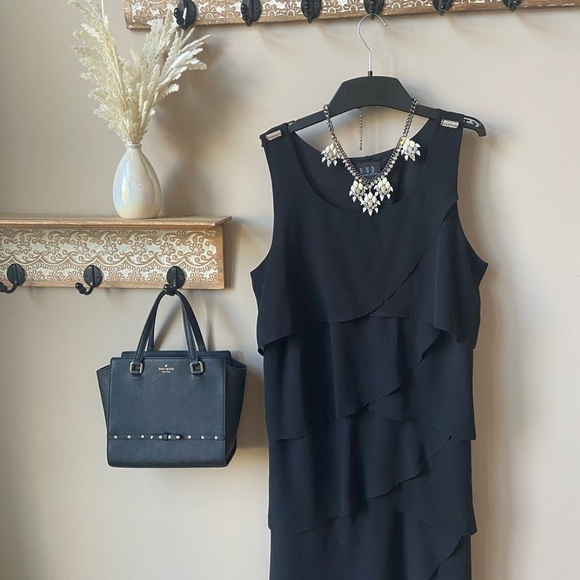 ELEGANT evening dress with crystal detailing - Picture 3 of 8